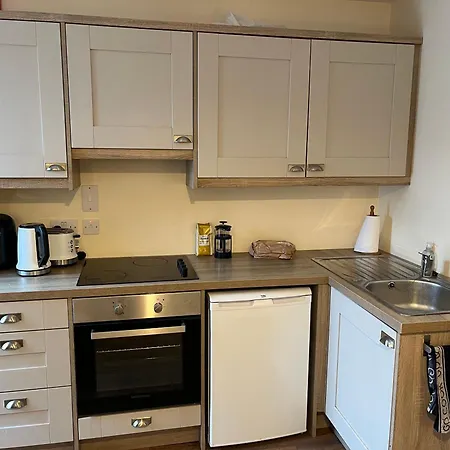 דירה Coach Apartment, Near